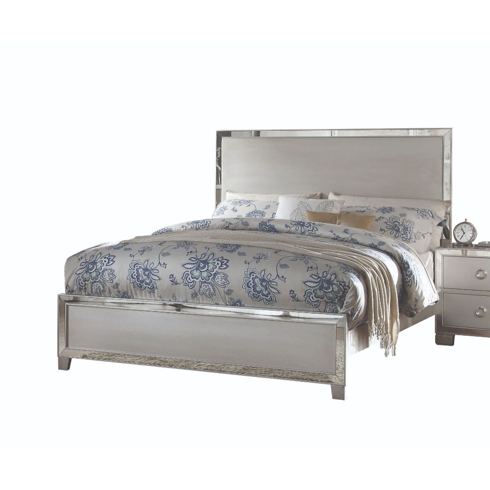 Voeville II Eastern King Bed