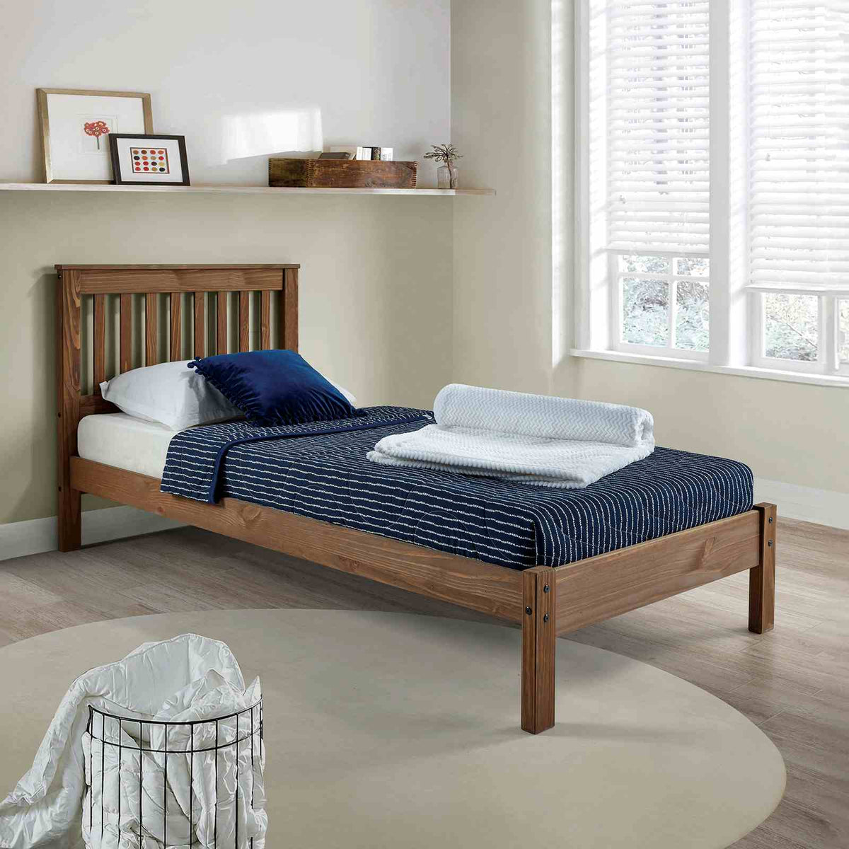 Creswell Bedroom Set