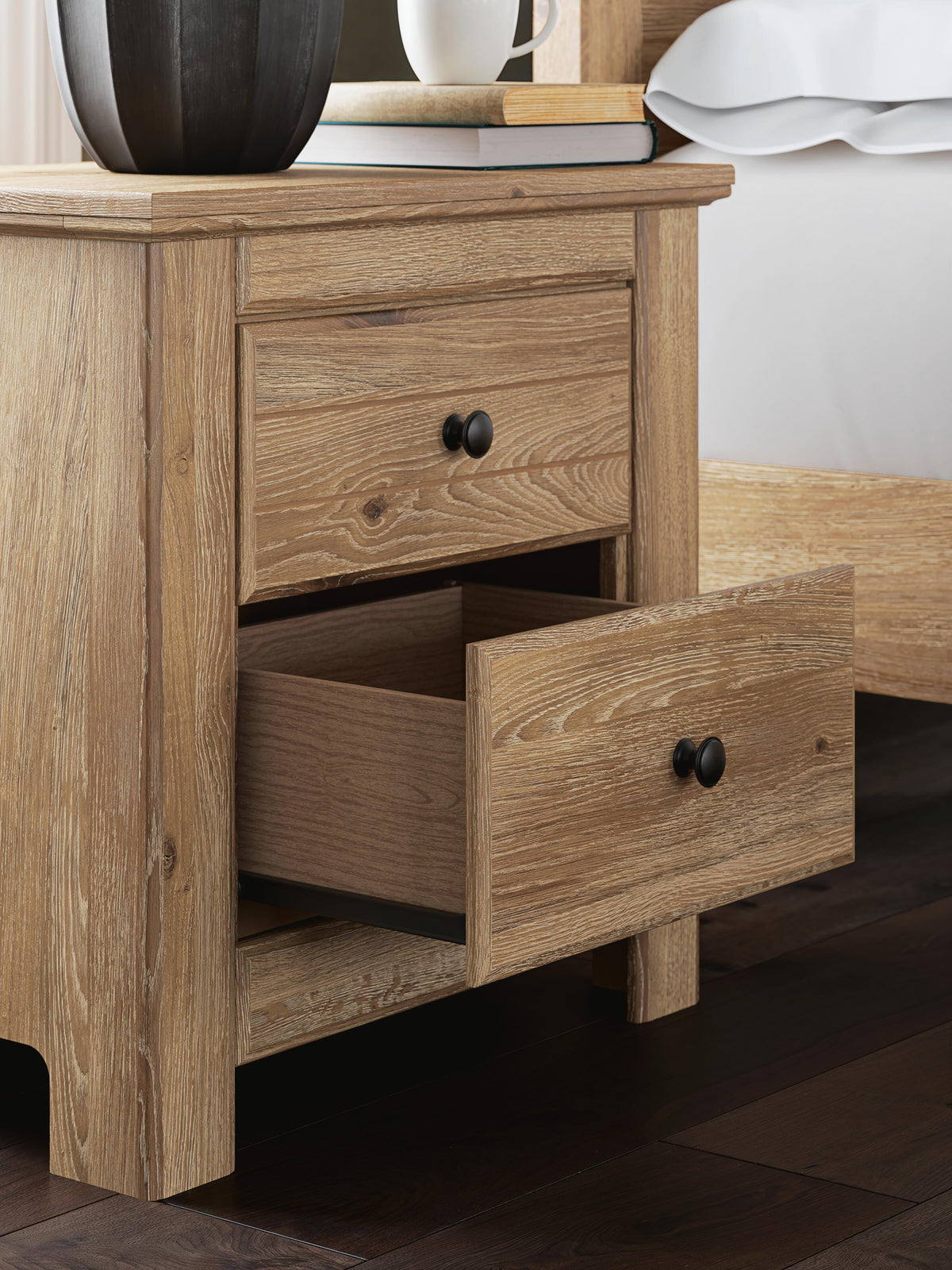 Makidern Nightstand