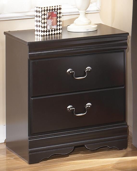 Huey Vineyard Full Sleigh Headboard, Chest and Nightstand