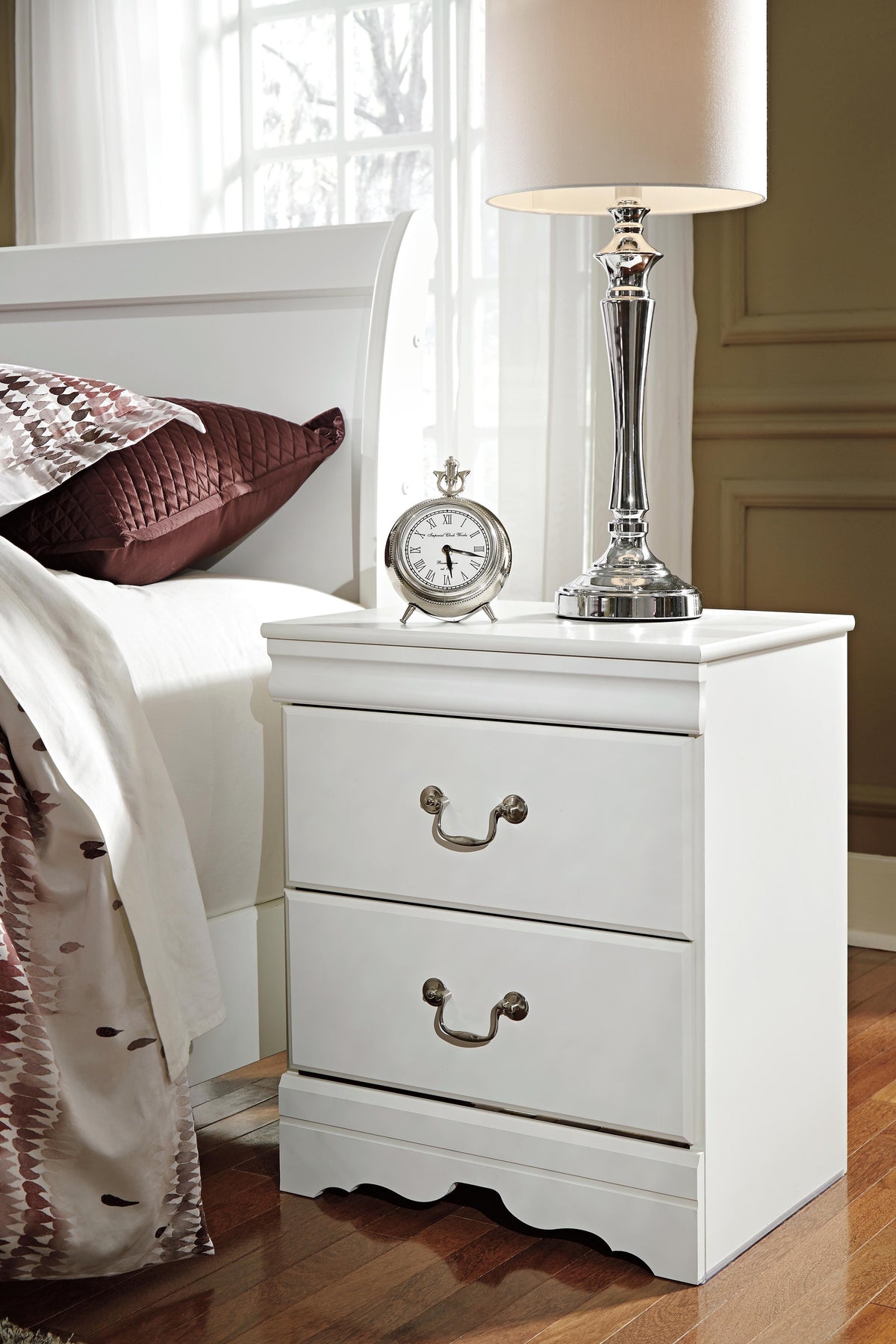 Anarasia Full Sleigh Bed, Chest and Nightstand