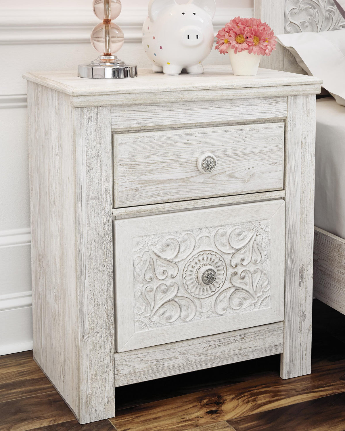 Paxberry Queen Panel Bed, Dresser, 2 Chests and 2 Nightstands