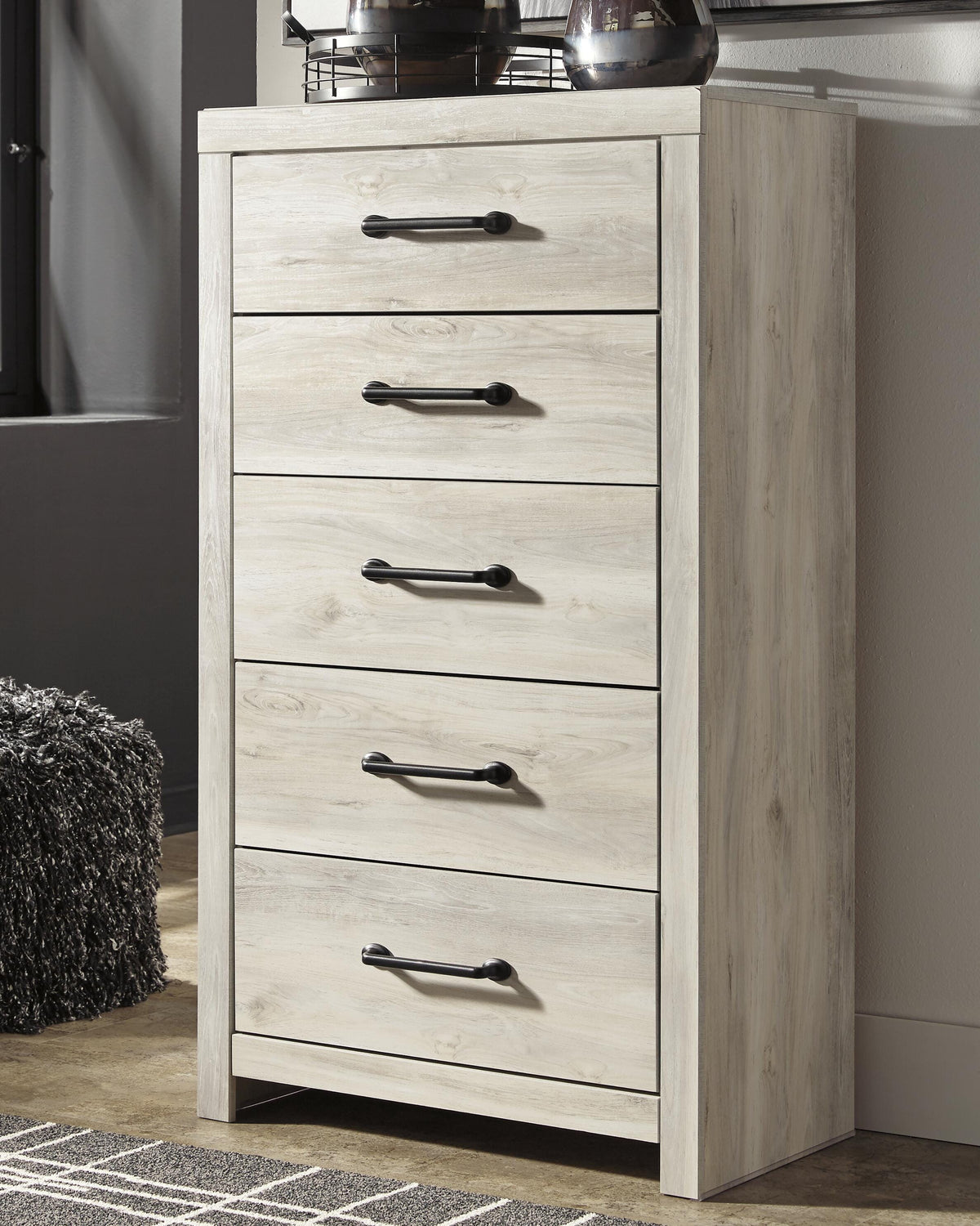 Cambeck Queen Panel Bed with Storage, Chest and Nightstand