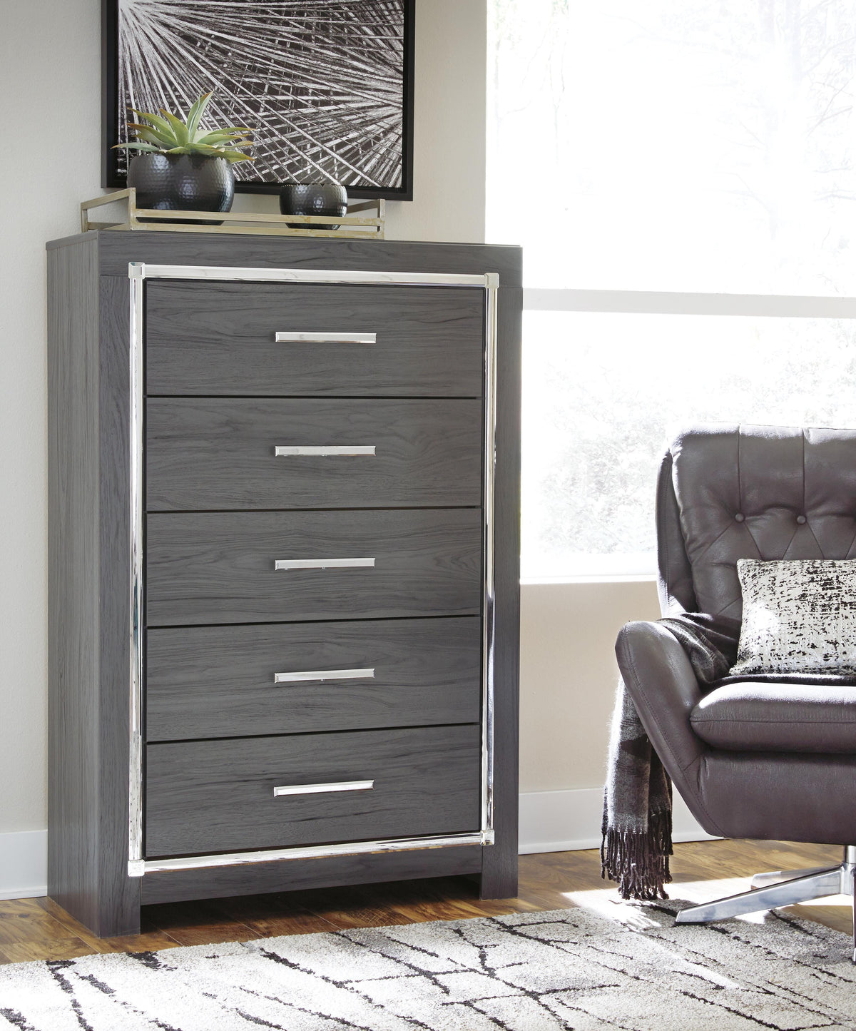 Lodanna King Panel Storage Bed, Chest and 2 Nightstands