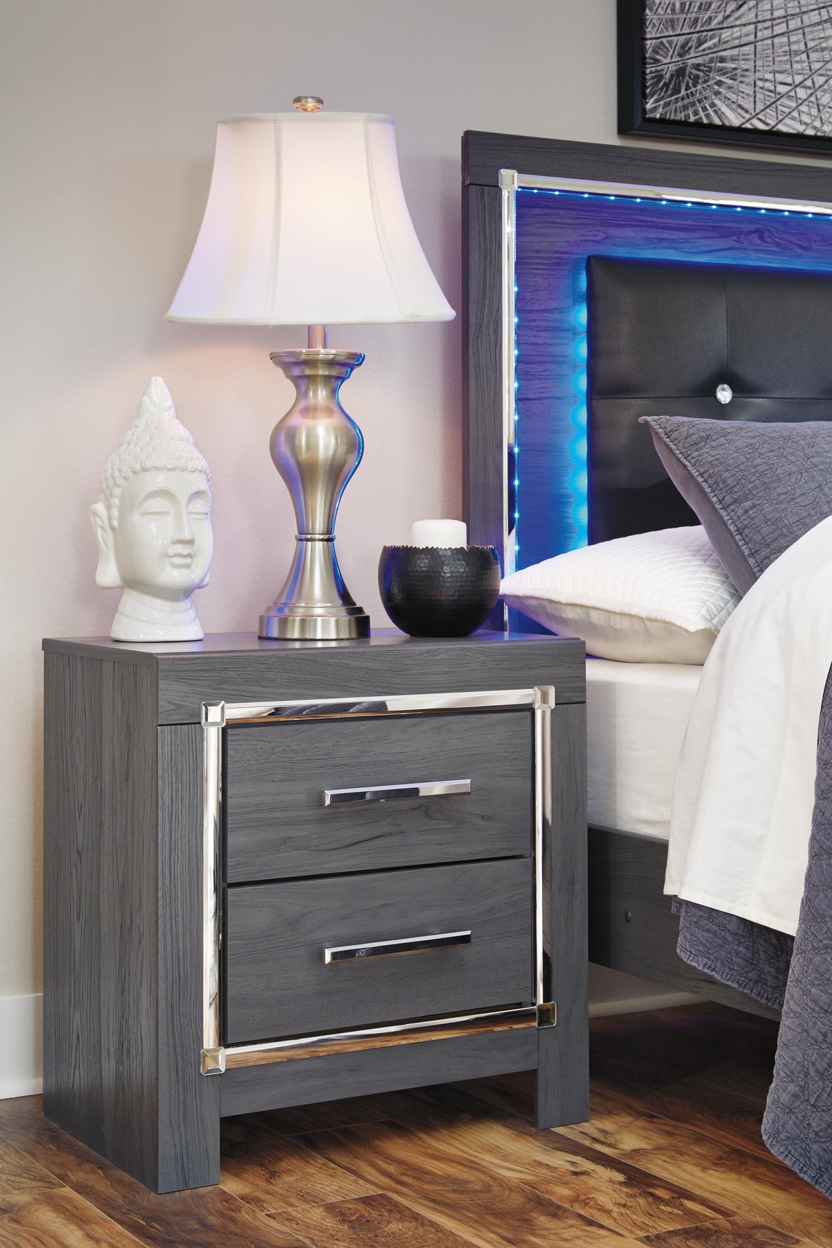 Lodanna Queen Panel Bed and Nightstand