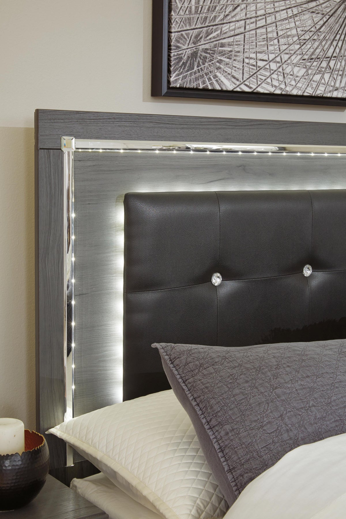 Lodanna King Storage Bed, Dresser, Mirror and 2 Nightstands