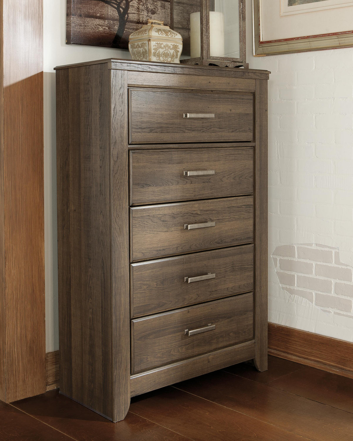 Juararo King Poster Bed, Chest and Nightstand