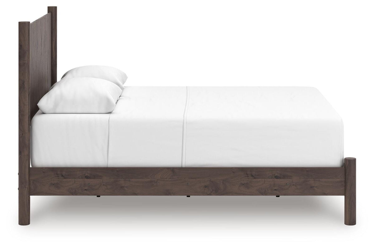 Pamytta Queen Panel Bed, Dresser, Mirror and Nightstand