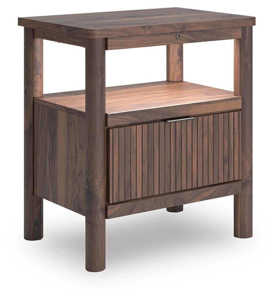 Pamytta King Panel Bed, Dresser, Mirror and Nightstand
