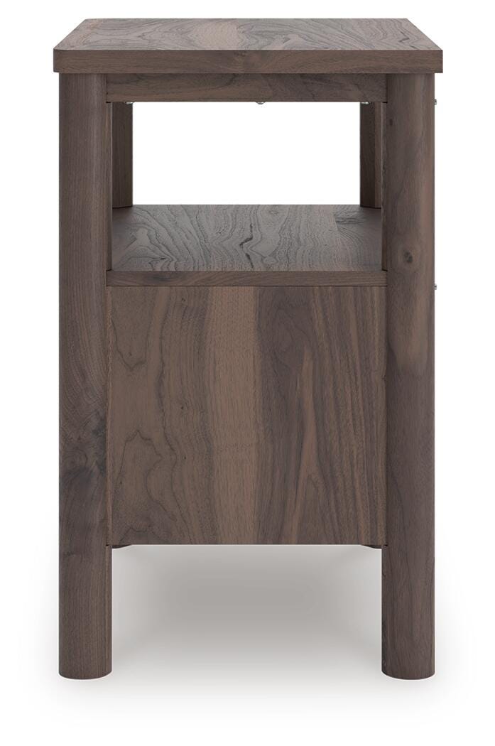 Pamytta Queen Panel Bed, Dresser, Mirror and Nightstand