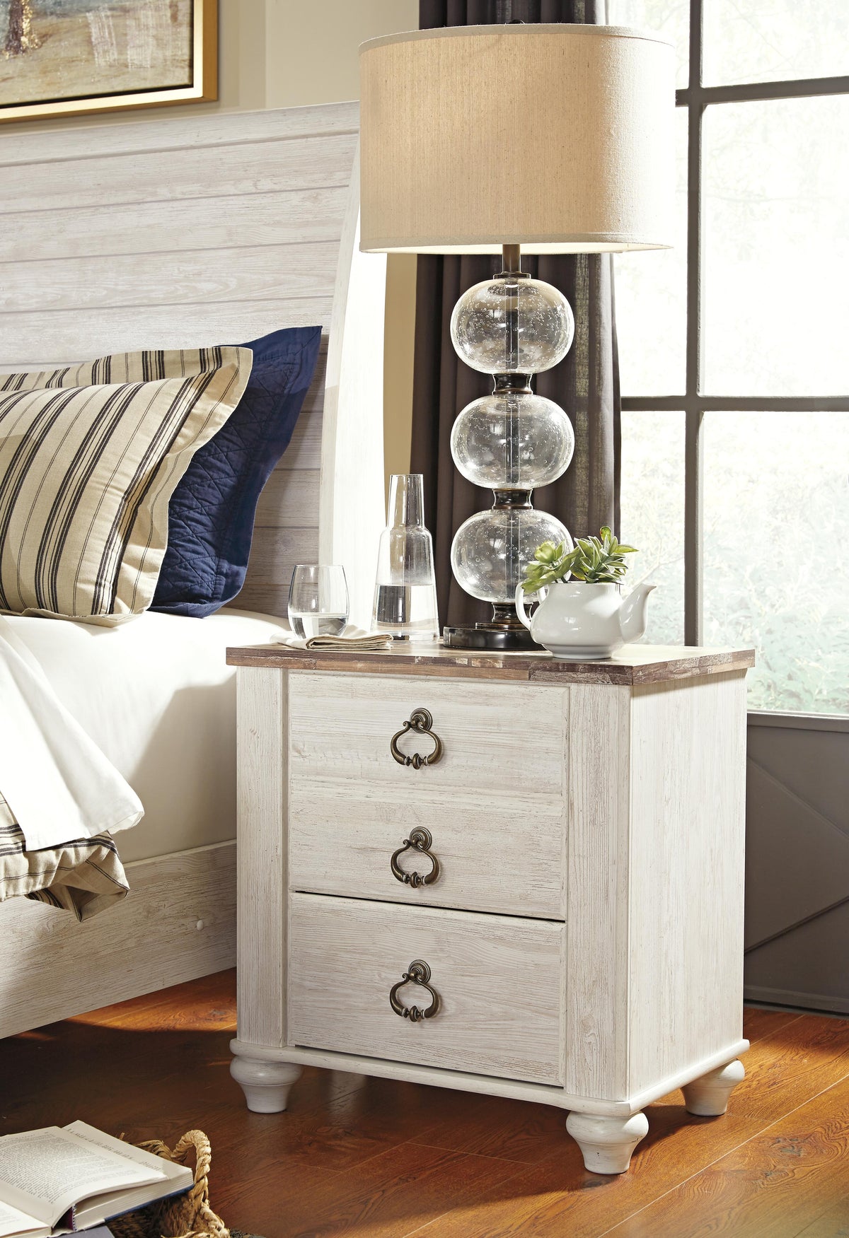 Willowton Queen Panel Bed, Dresser, Mirror and 2 Nightstands