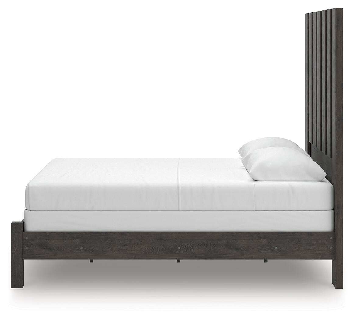 Fraluna Queen Panel Bed