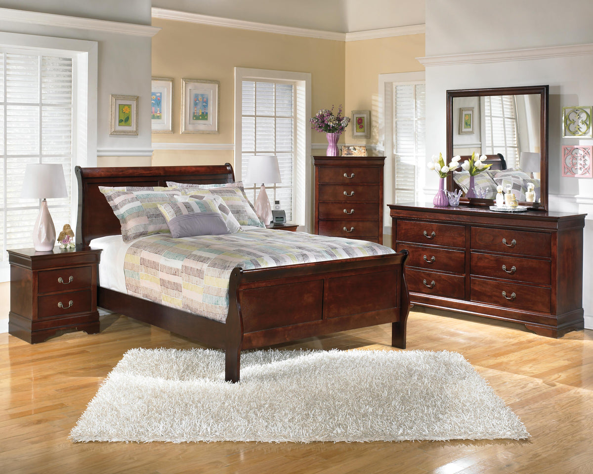 Alisdair Queen Sleigh Bed, Dresser and Chest