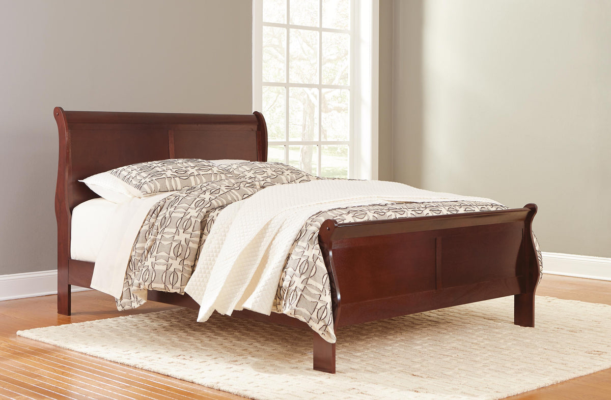 Alisdair King Sleigh Bed, Dresser, Mirror, Chest and 2 Nightstands