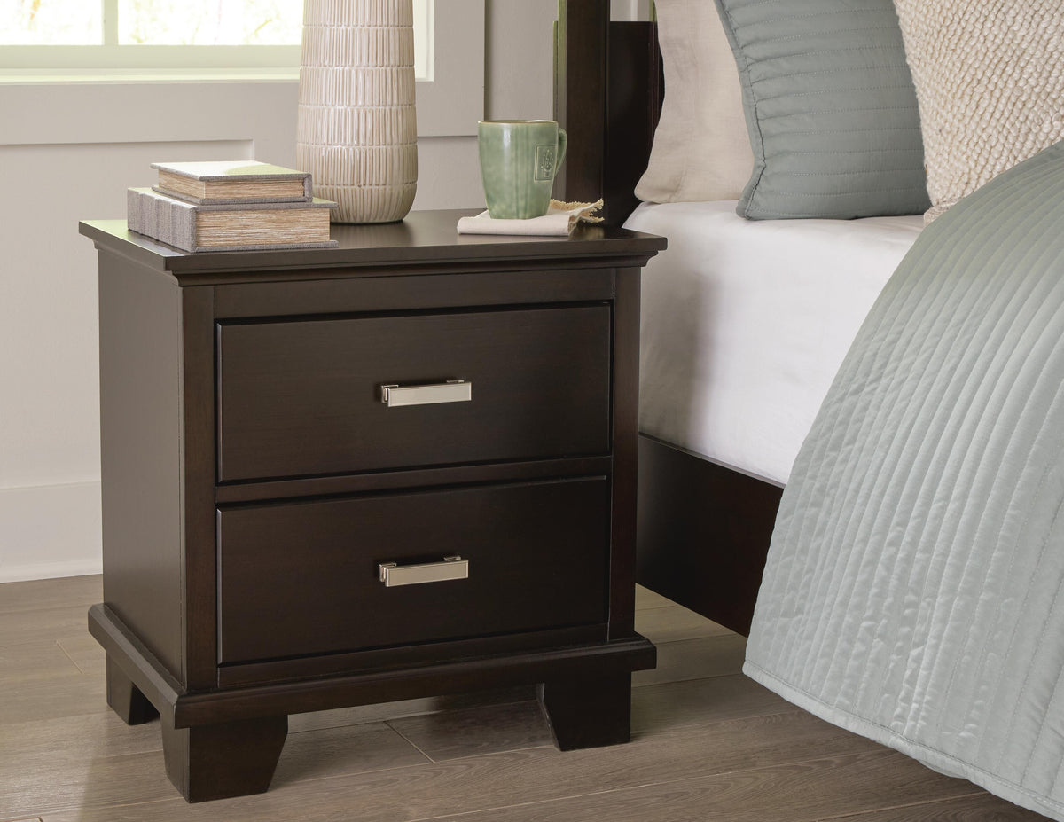 Covetown Queen Panel Bed and Nightstand