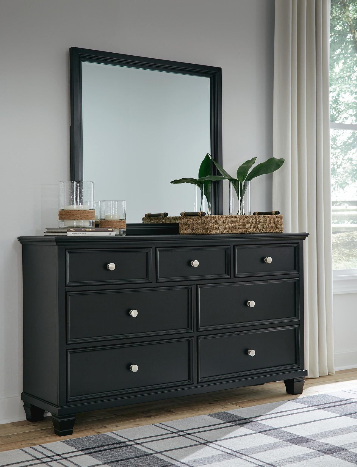 Lanolee Queen Panel Bed, Dresser, Mirror and Nightstand