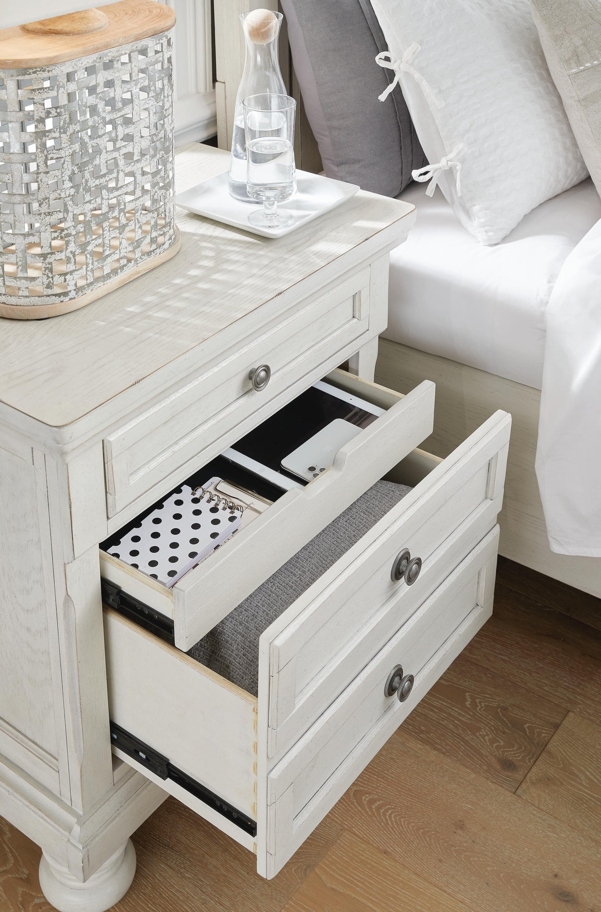Robbinsdale Queen Storage Bed, Dresser, Mirror and Nightstand