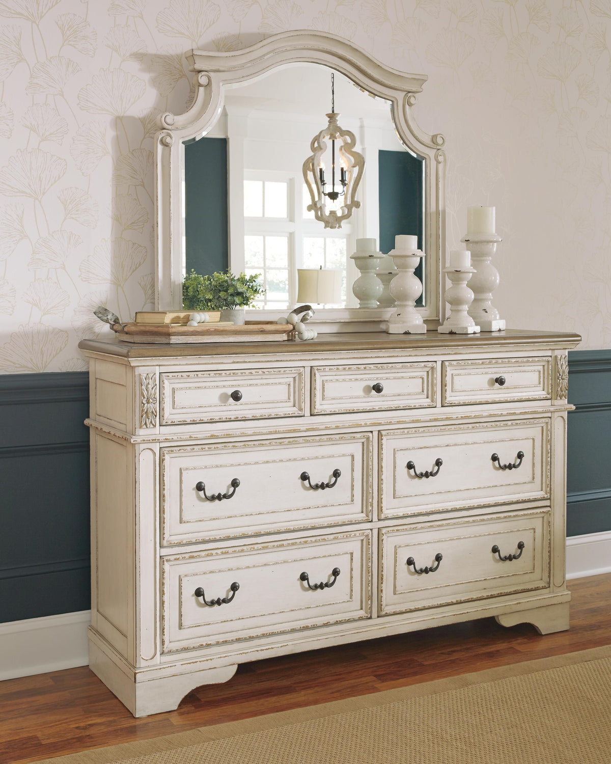 Realyn Queen Upholstered Panel Bed, Dresser, Mirror and 2 Nightstands