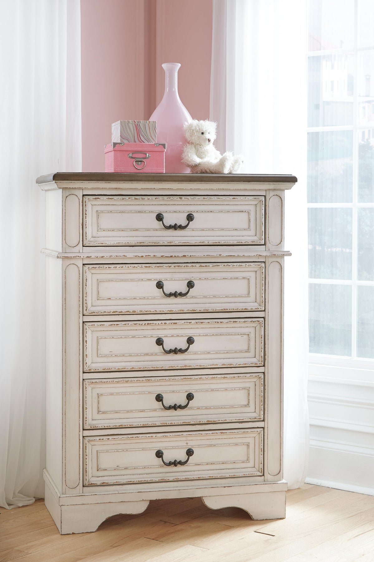 Realyn Full Panel Bed, Dresser, Mirror and Chest