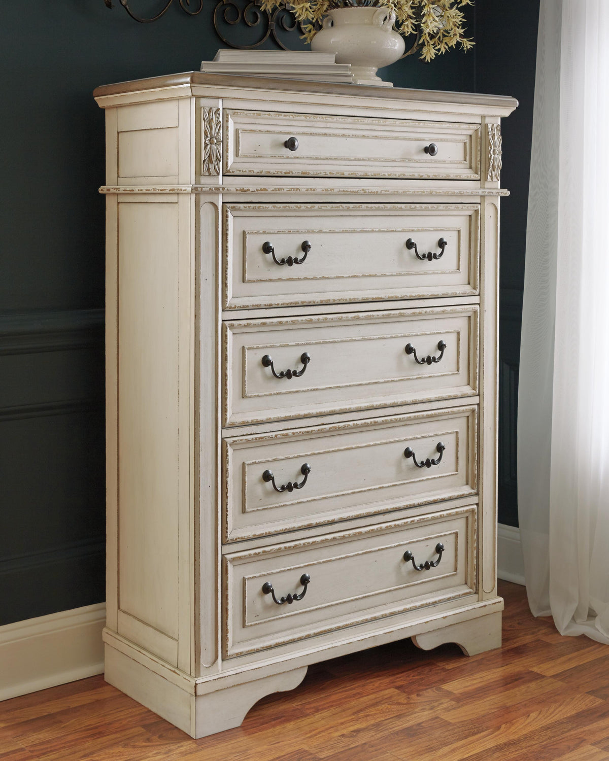 Realyn Queen Panel Bed, Dresser, Mirror and Chest