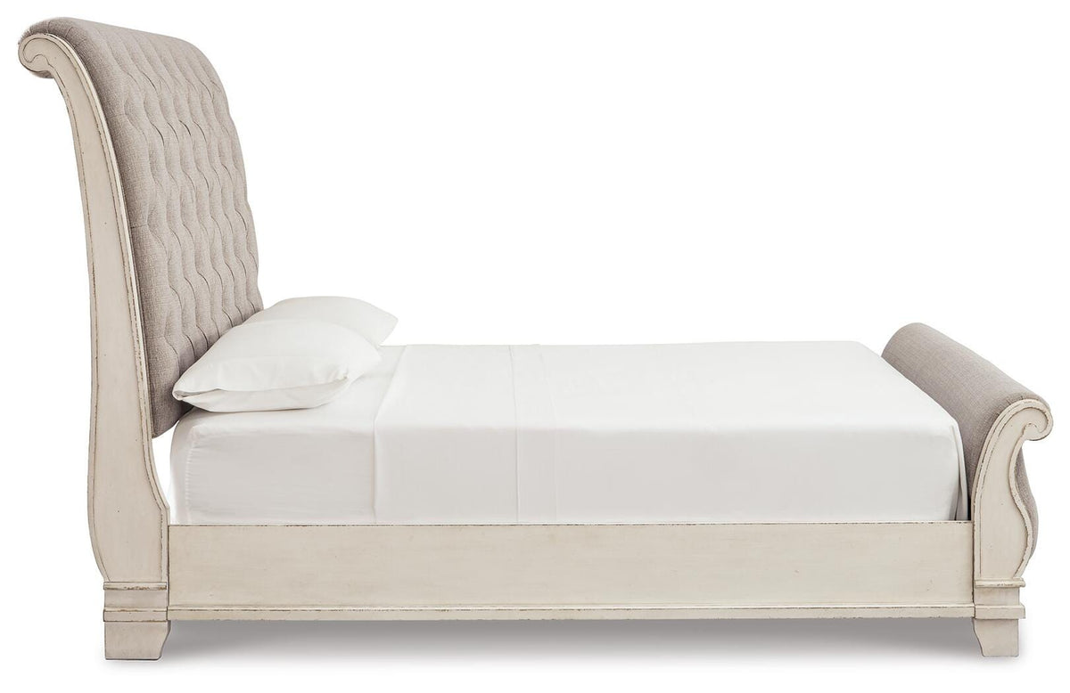 Realyn King Sleigh Bed, Dresser and 2 Nightstands