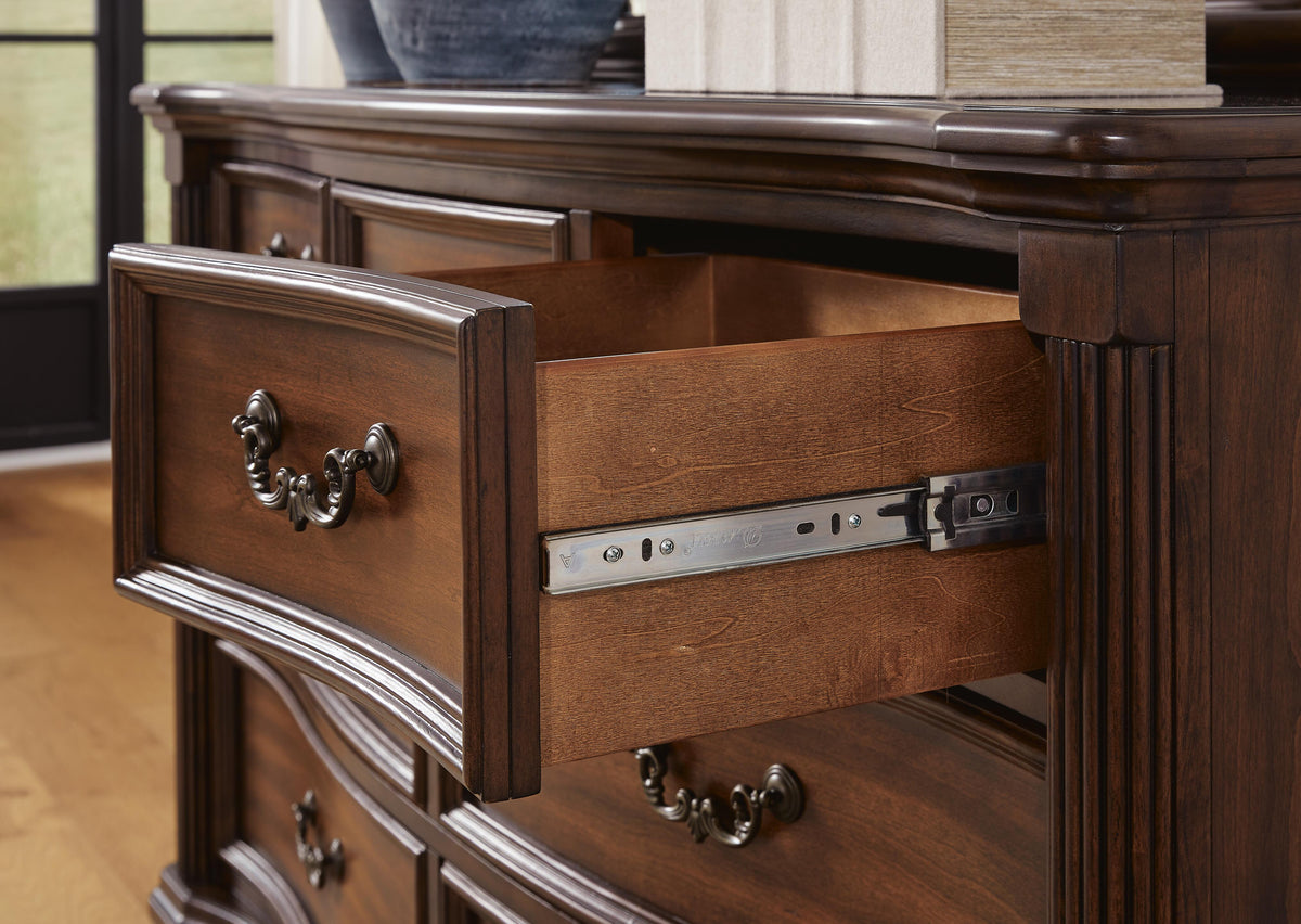 Lavinton King Poster Bed, Dresser, Mirror and 2 Nightstands