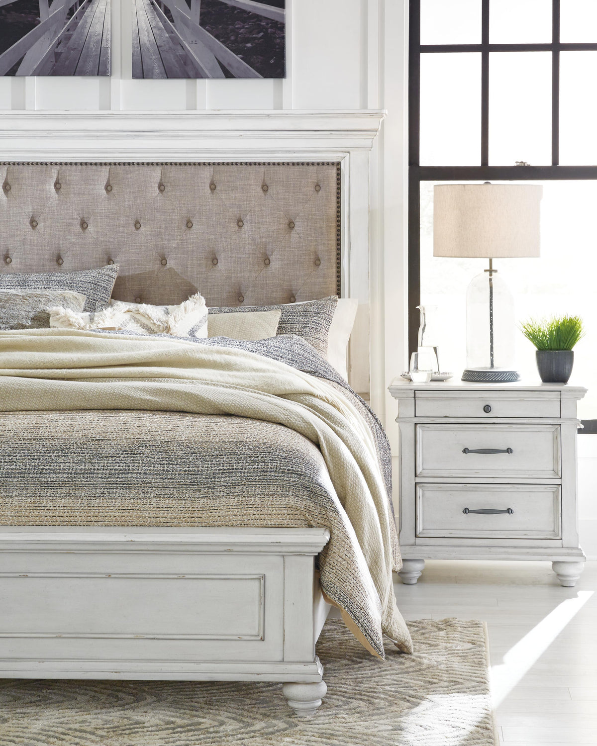 Kanwyn King Panel Bed