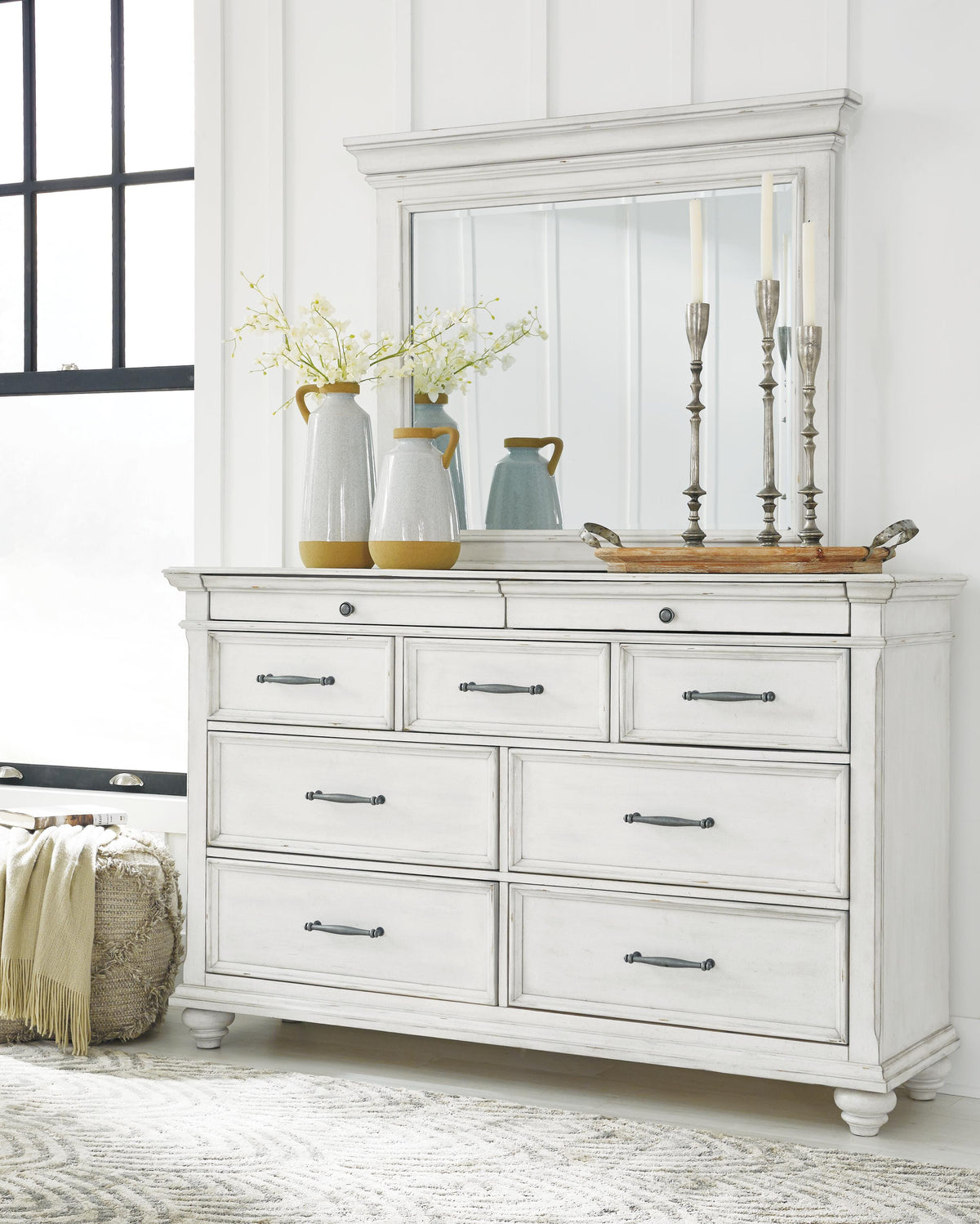 Kanwyn Queen Bed with Mirrored Dresser