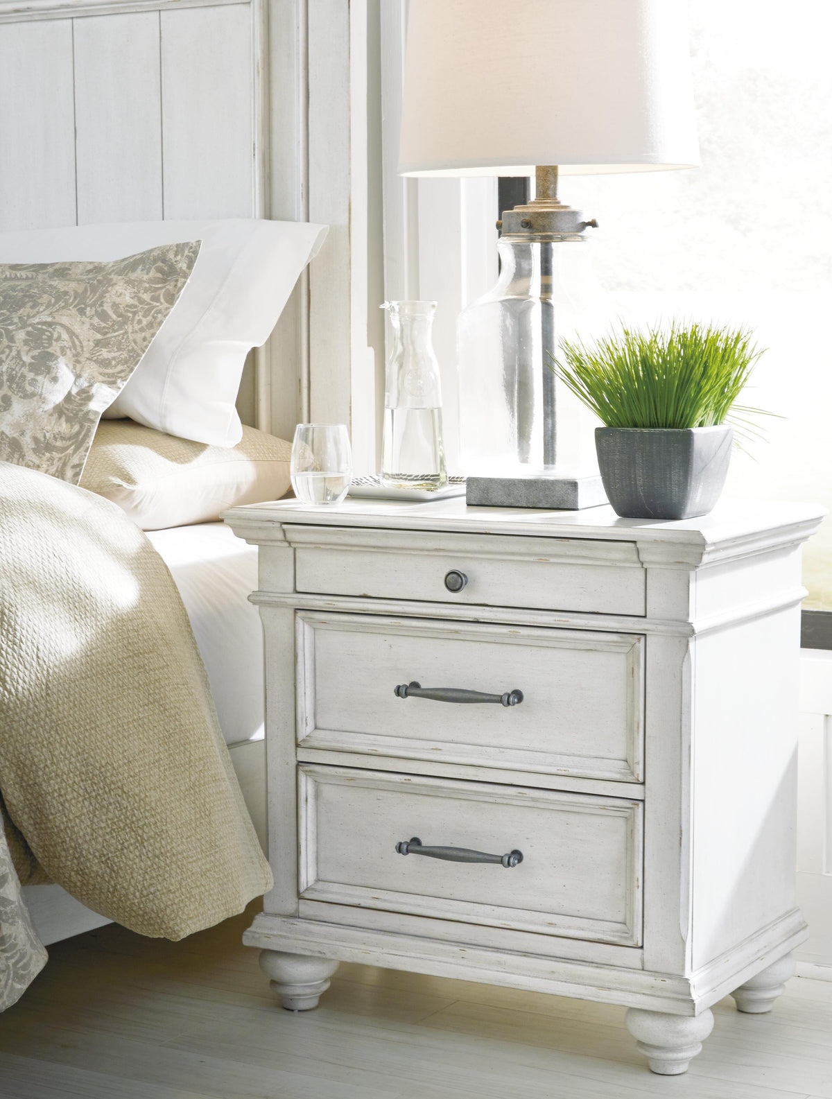 Kanwyn King Panel Storage Bed, Chest and Nightstand