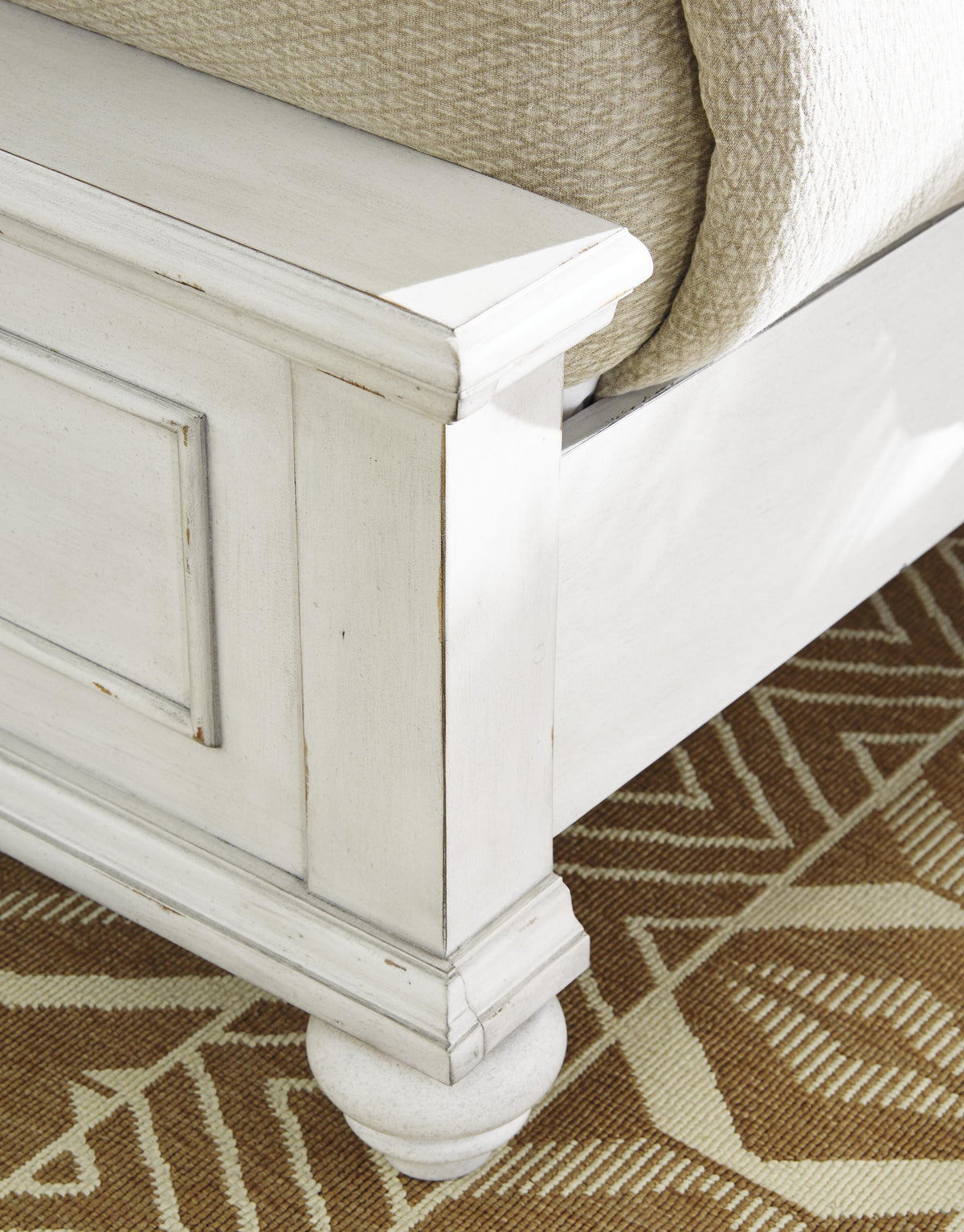 Kanwyn Queen Panel Bed