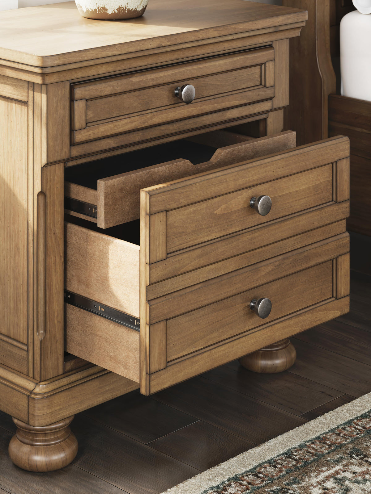 Feddinger Queen Sleigh Bed, Dresser, Mirror, Chest and Nightstand