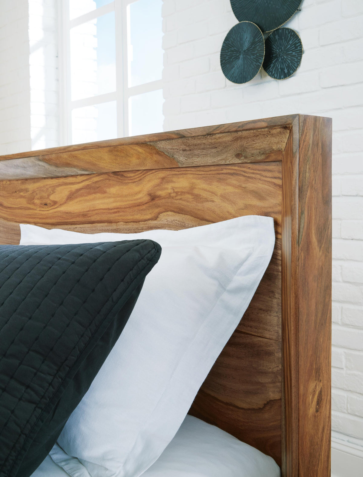 Dressonni California King Panel Bed