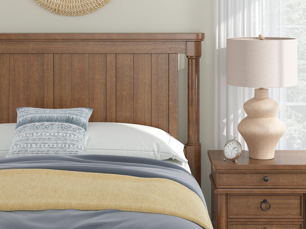 Rowlenstown Queen Poster Bed