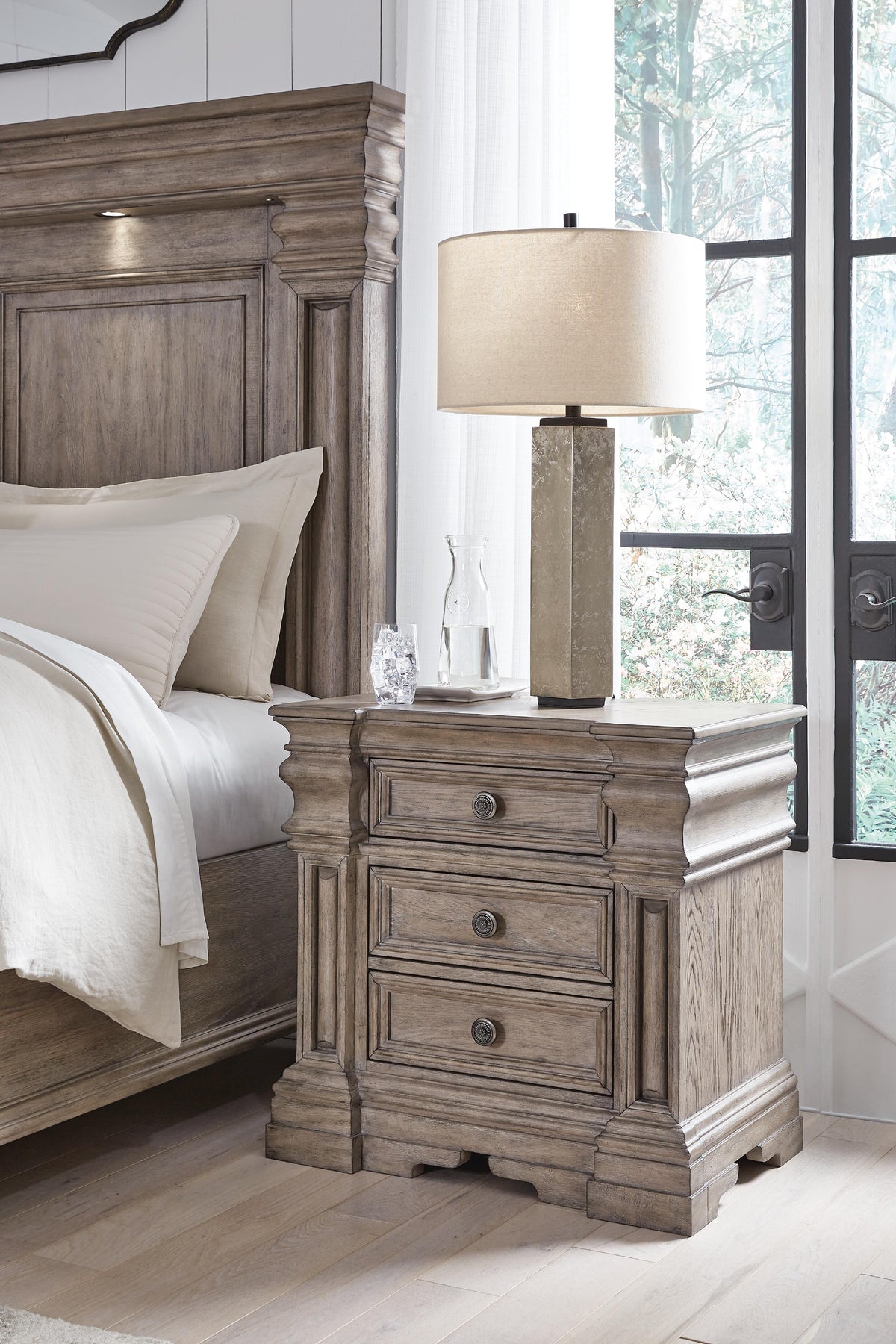 Blairhurst King Panel Bed, Dresser, Chest and 2  Nightstands