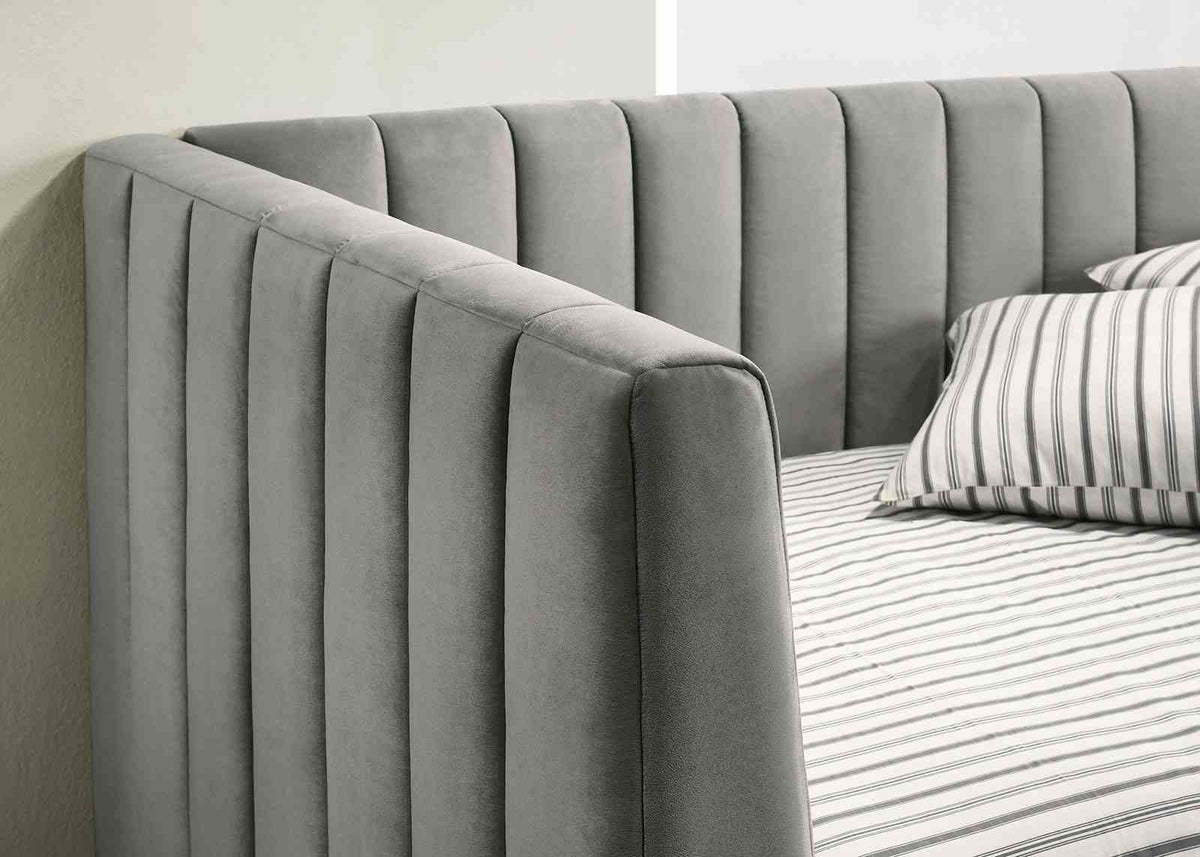 Neoma Daybed