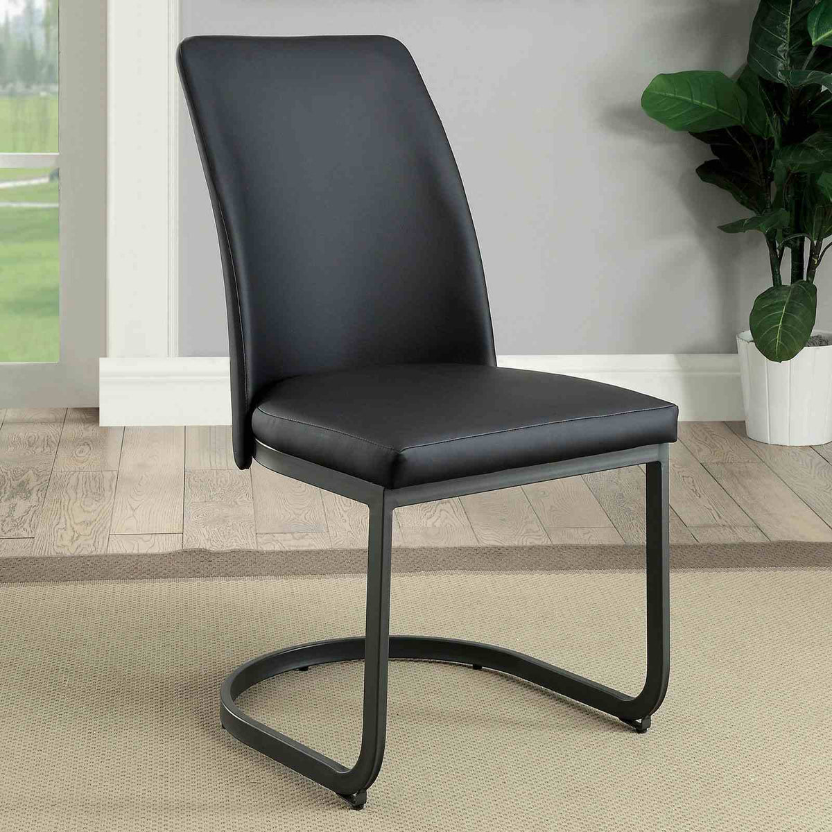 Saskia Chair