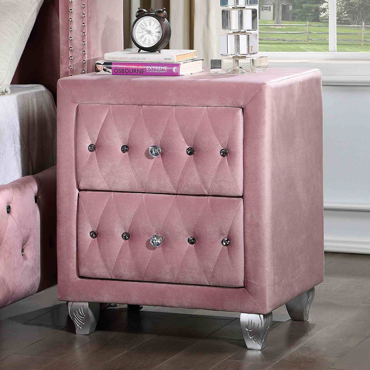 Zohar Nightstand