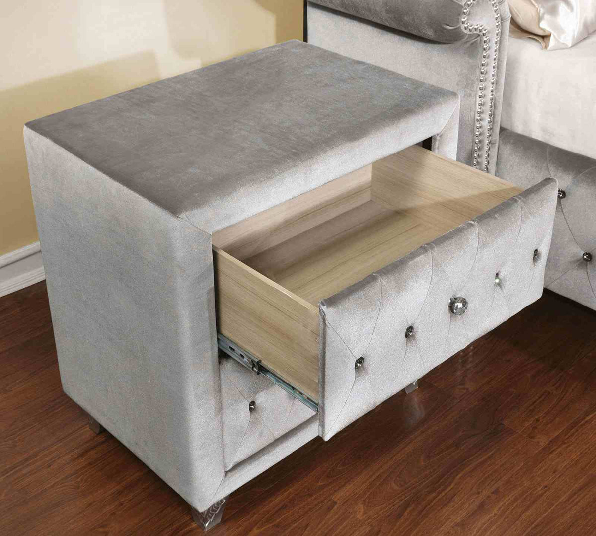 Alzir Nightstand