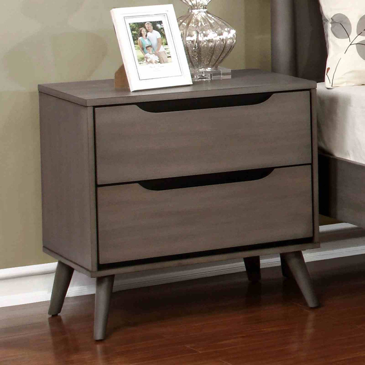 Lennart Nightstand