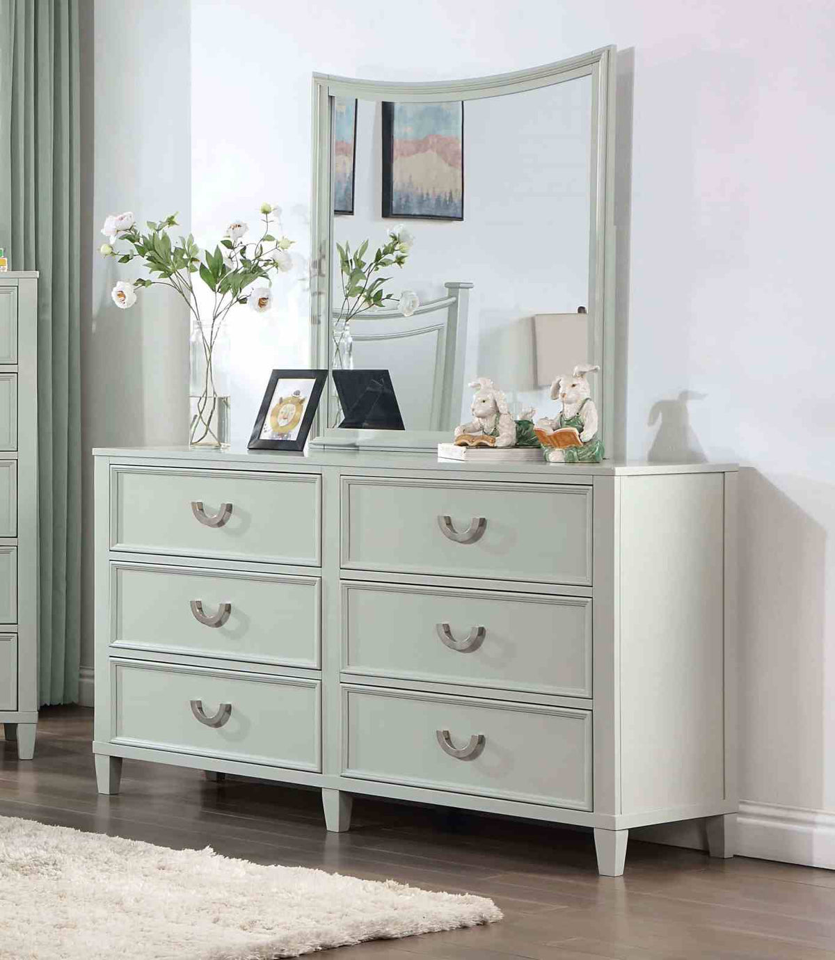 Lycorida Dresser