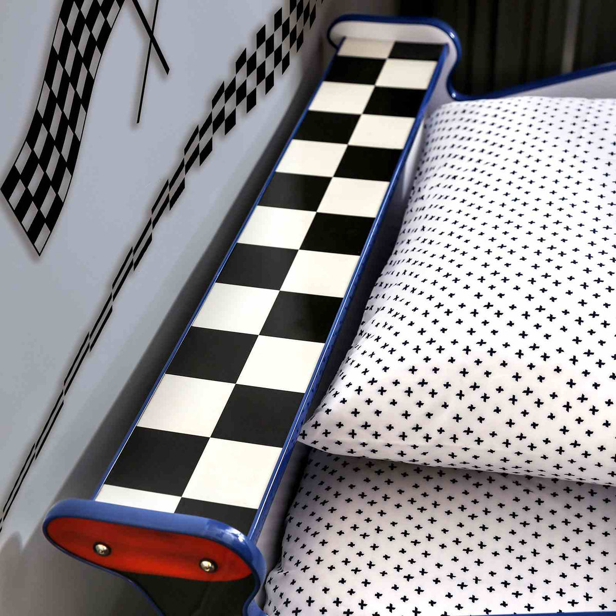 Poe Bed