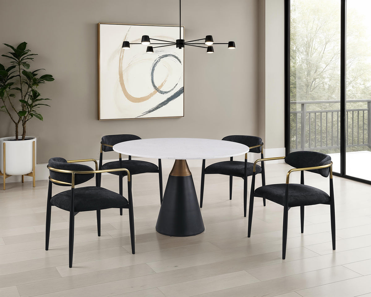 Hobro Dining Set