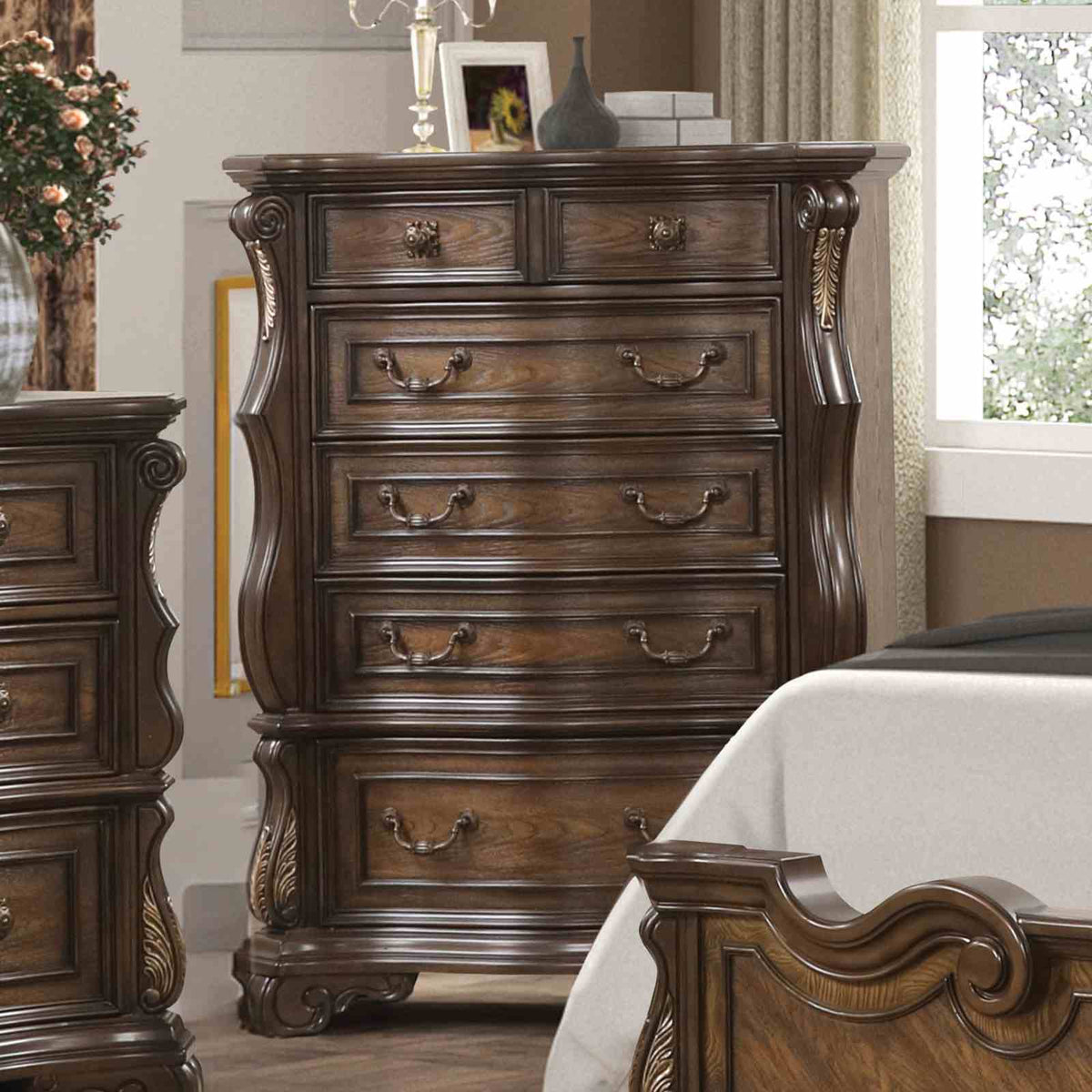 Leovanni Chest