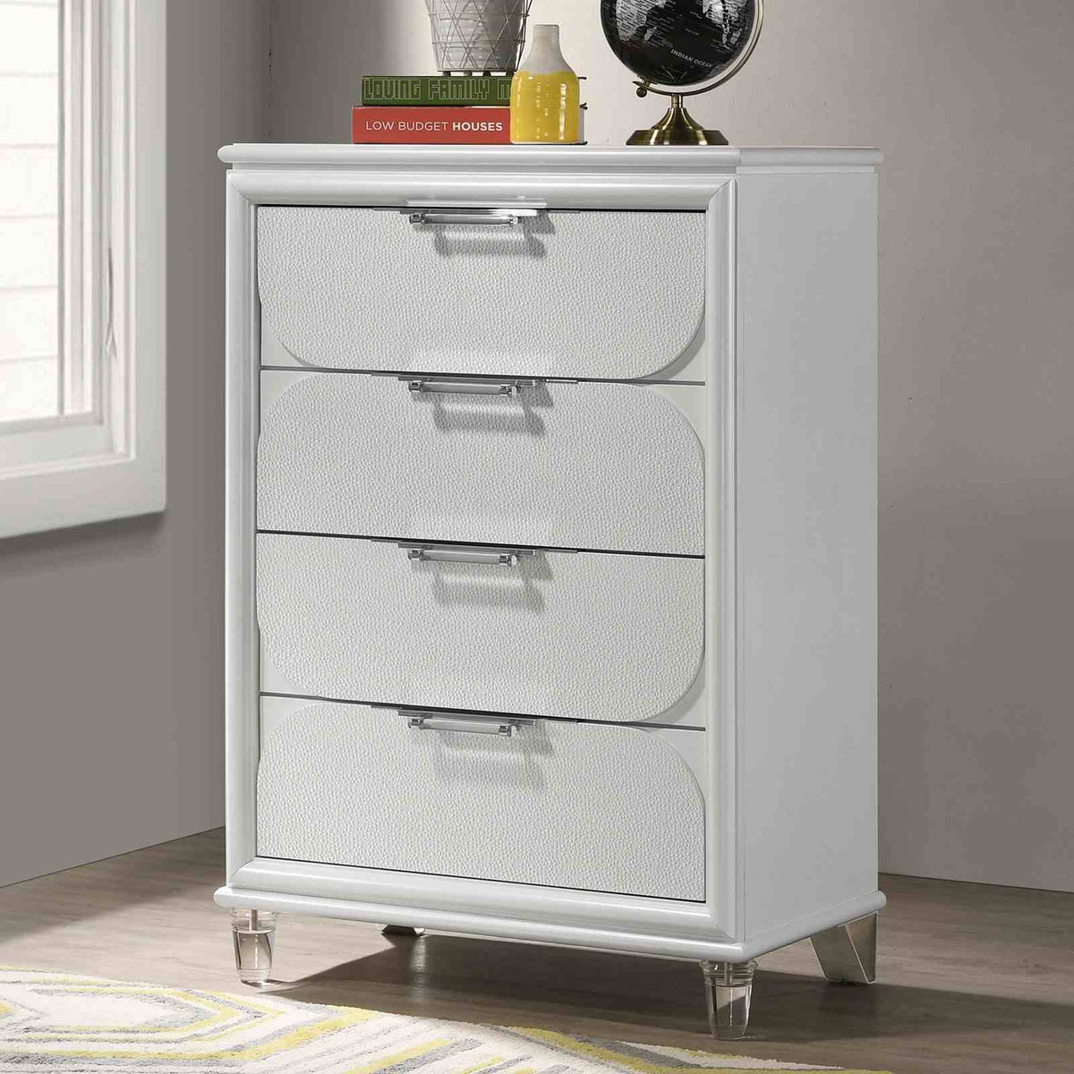 Lareina Chest