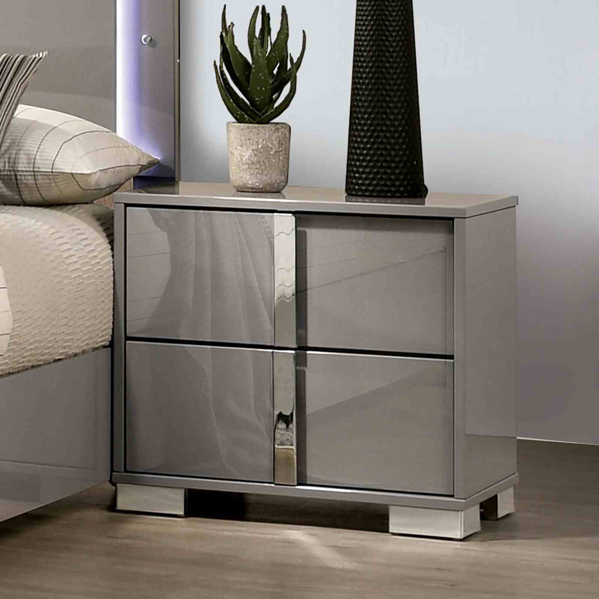 Sinistra Nightstand