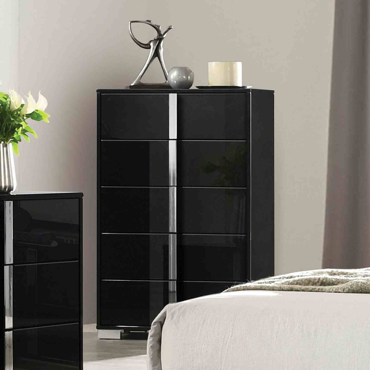 Sinistra Chest