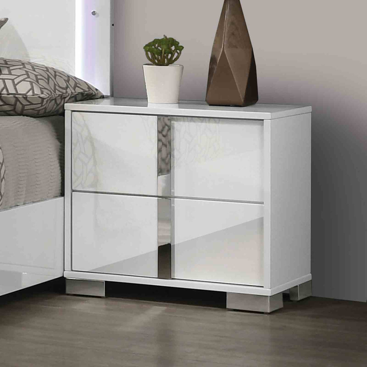 Sinistra Nightstand