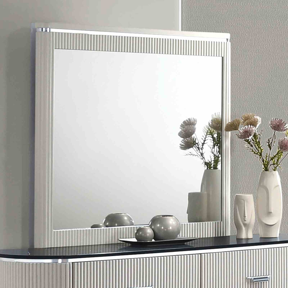 Aldgate Mirror