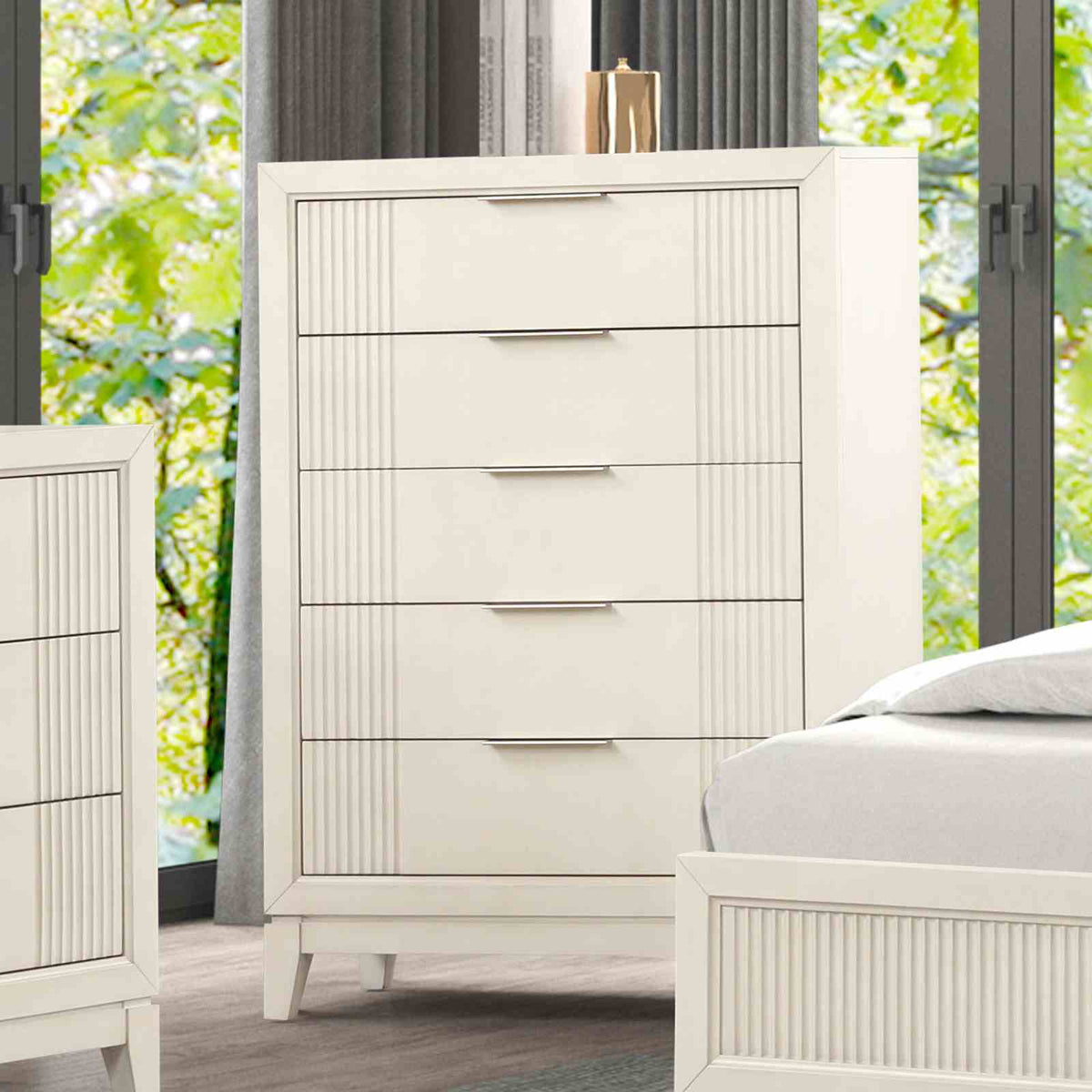 Isadore Chest