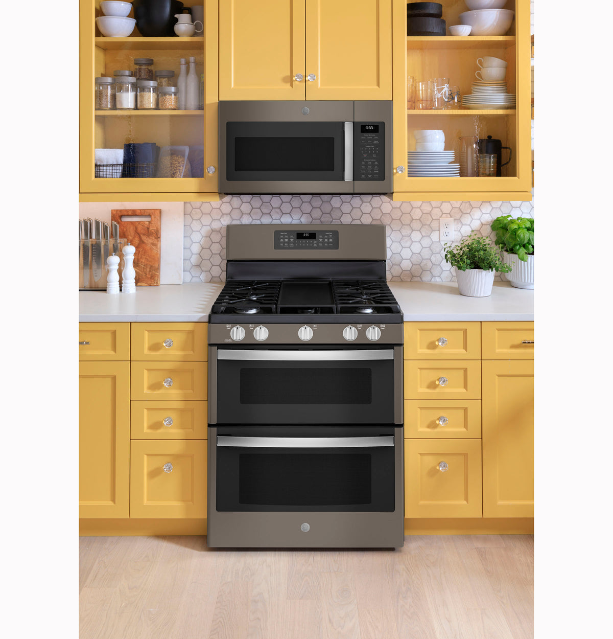 Frigidaire FCFE3062AS - 30" Front Control Electric Range